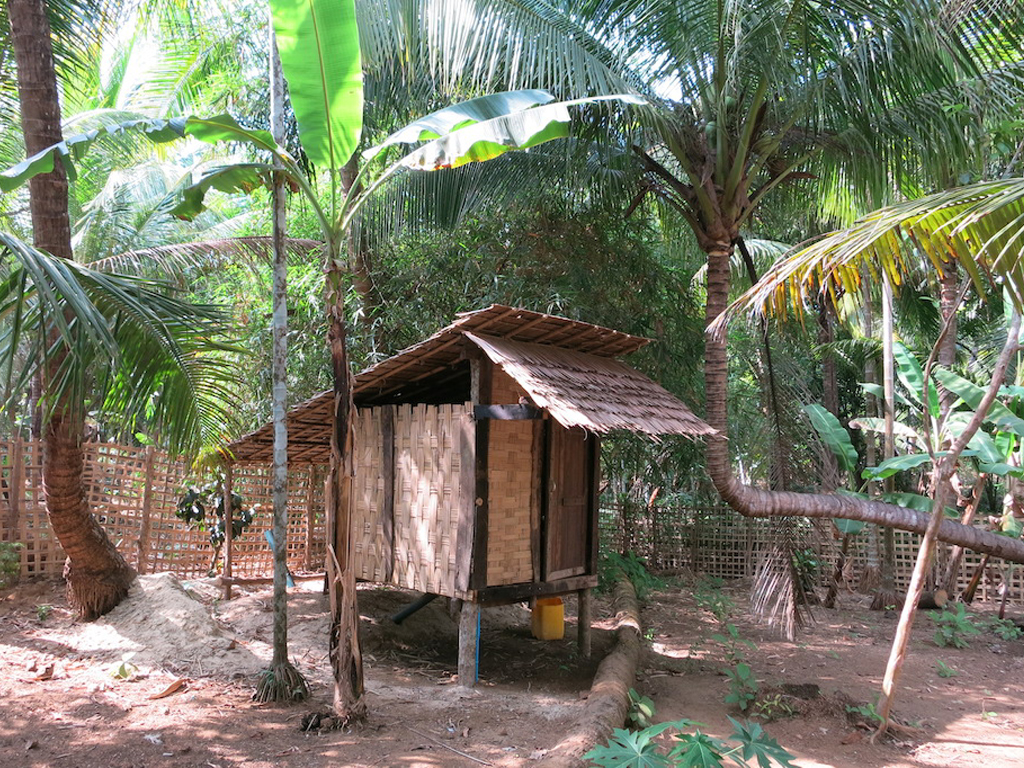 Our WC hut. Unsere Toilette.
