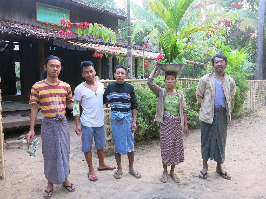und das noch kleine Arakan Nature Lodge Team
